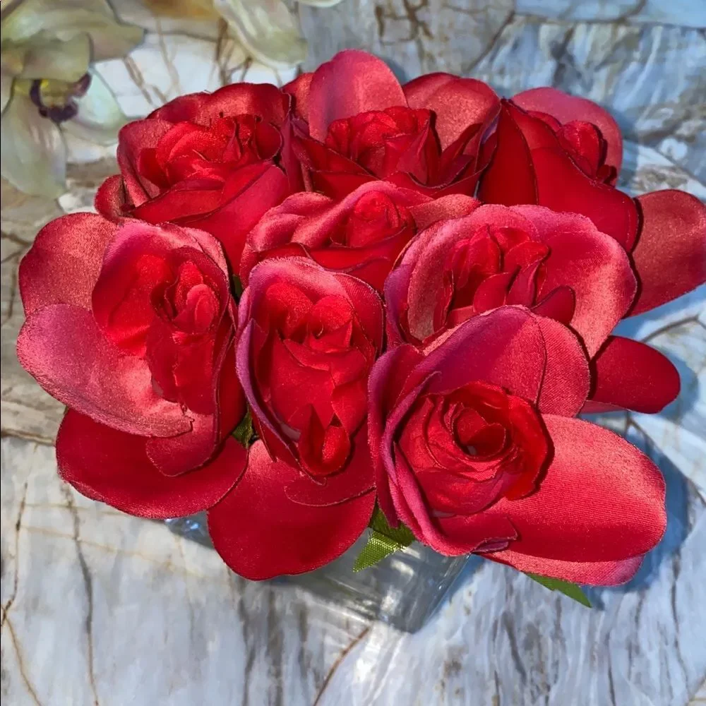 Red Silk Rose‎ Artificial Floral Arrangement in Square Glass Vase Cube Decor